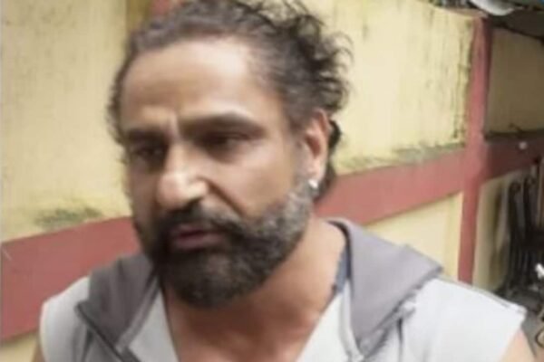 Shefali Jariwala Death: Husband Parag Tyagi Requests Paparazzi With Folded Hands To Stop Invading His Privacy In Viral Video. Watch